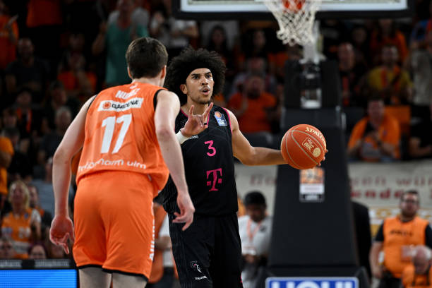 与足球场上 与足球场上